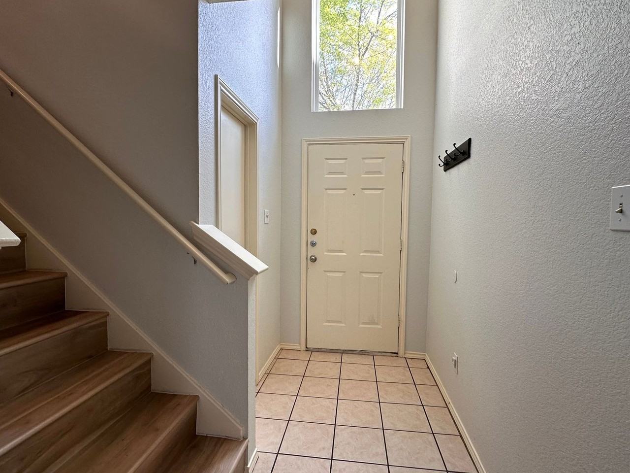 8604 Piney Creek Bnd - Photo 5 of 28