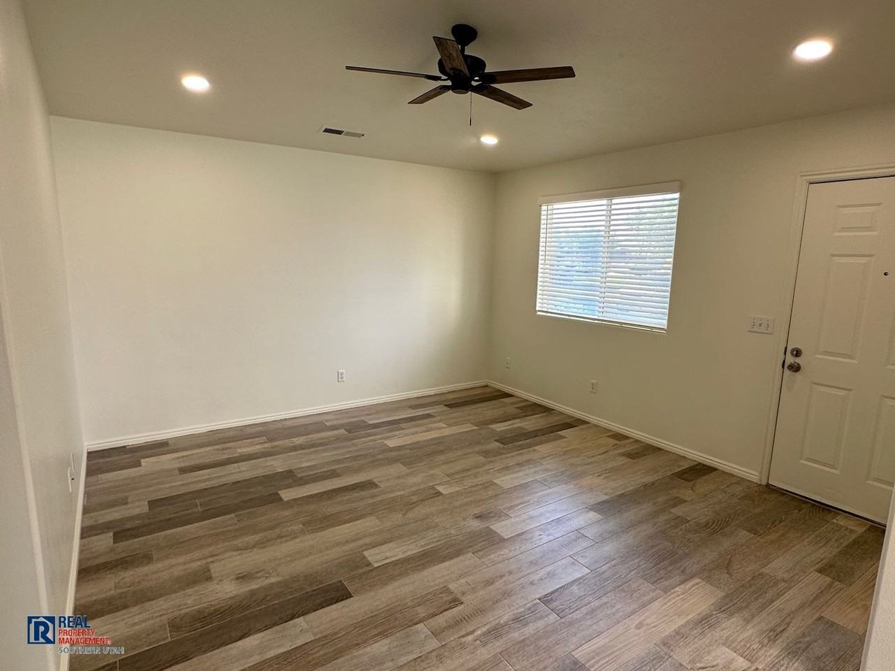 441 Sunland Dr #13 - Photo 3 of 13