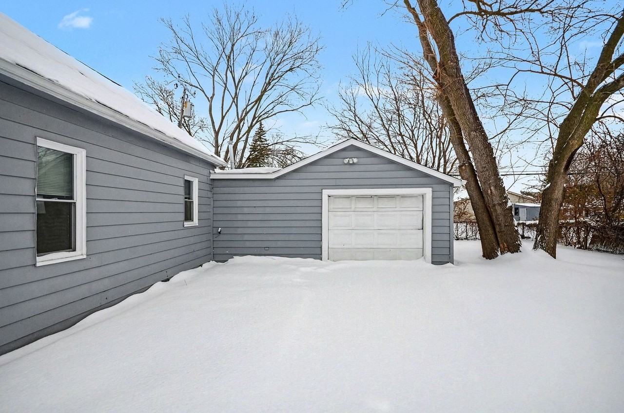 20801 Elroy Ave - Photo 2 of 14