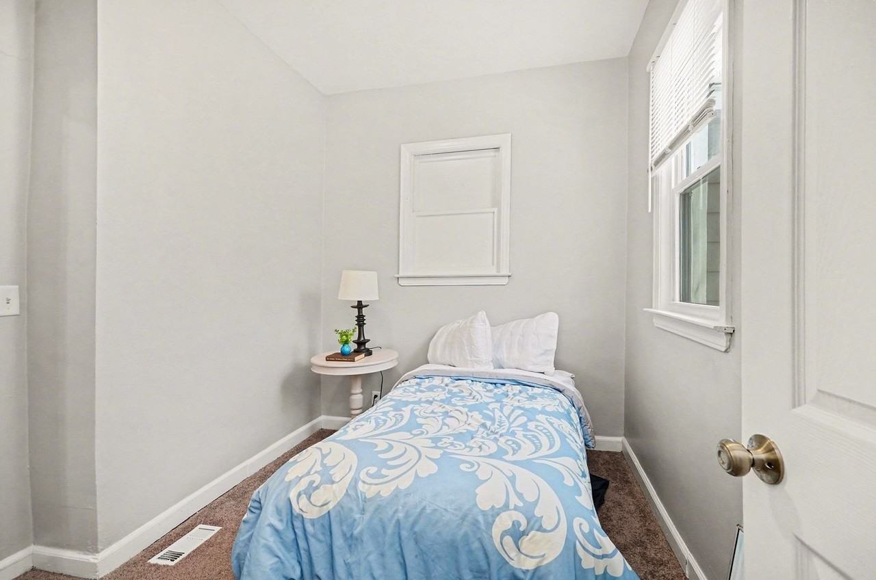 20801 Elroy Ave - Photo 7 of 14