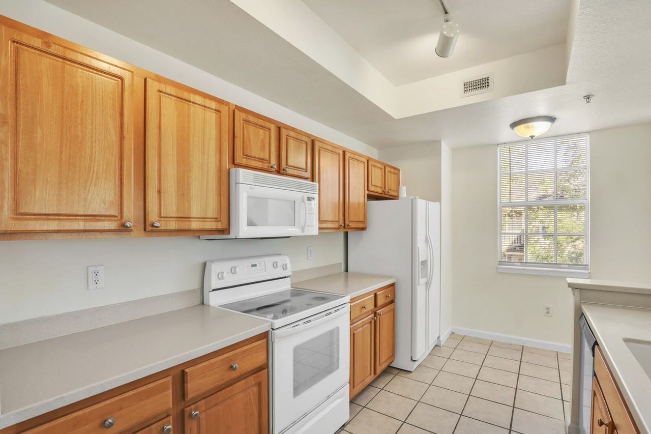 10075 Gate Pkwy N - Photo 3 of 19