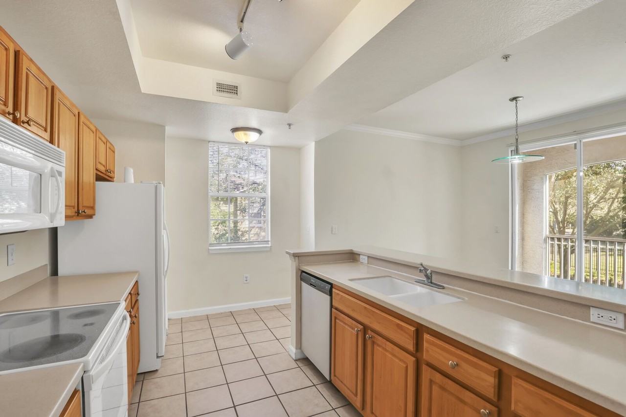 10075 Gate Pkwy N - Photo 4 of 19