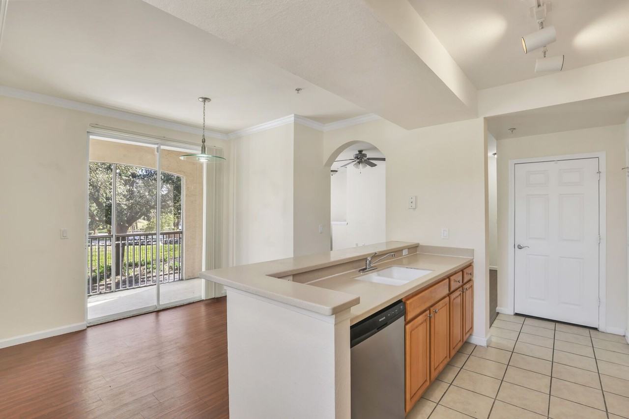 10075 Gate Pkwy N - Photo 5 of 19
