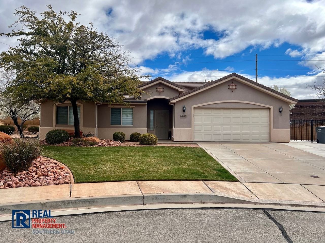 1982 N 1910 W - Photo 2 of 11