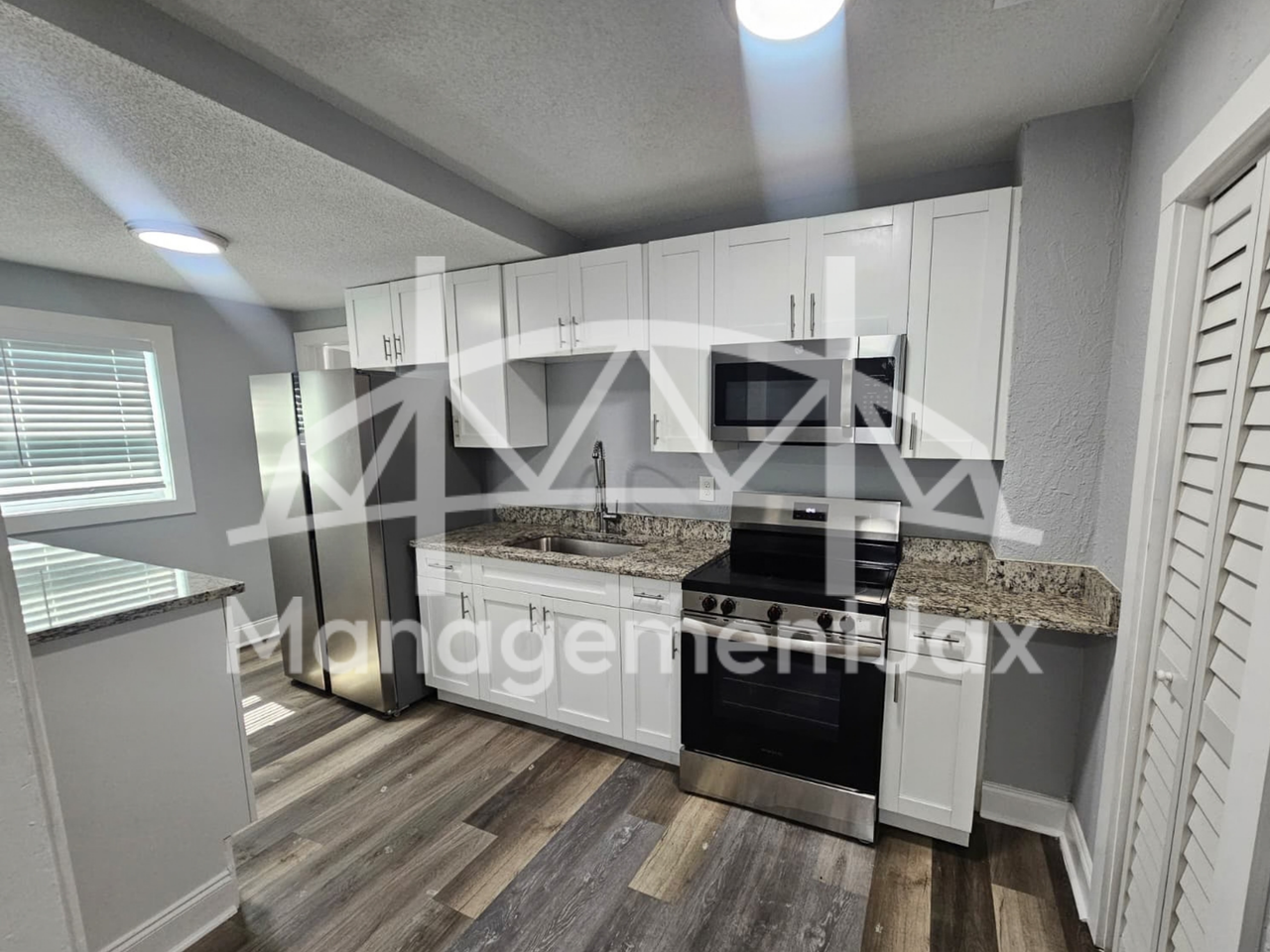 1536 W 10th St #1 - Photo 4 of 15