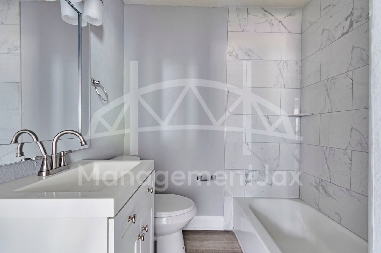 1536 W 10th St #1 - Photo 6 of 15