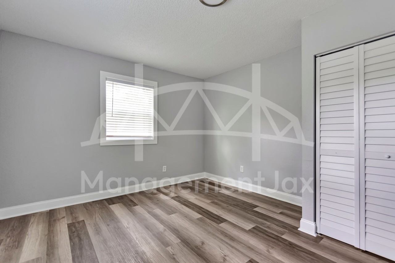 1536 W 10th St #1 - Photo 7 of 15