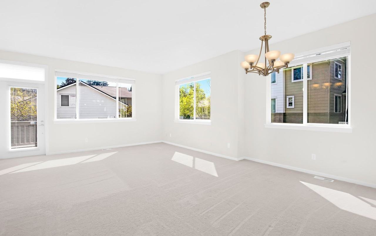 10902 Slater Ave Ne - Photo 3 of 16