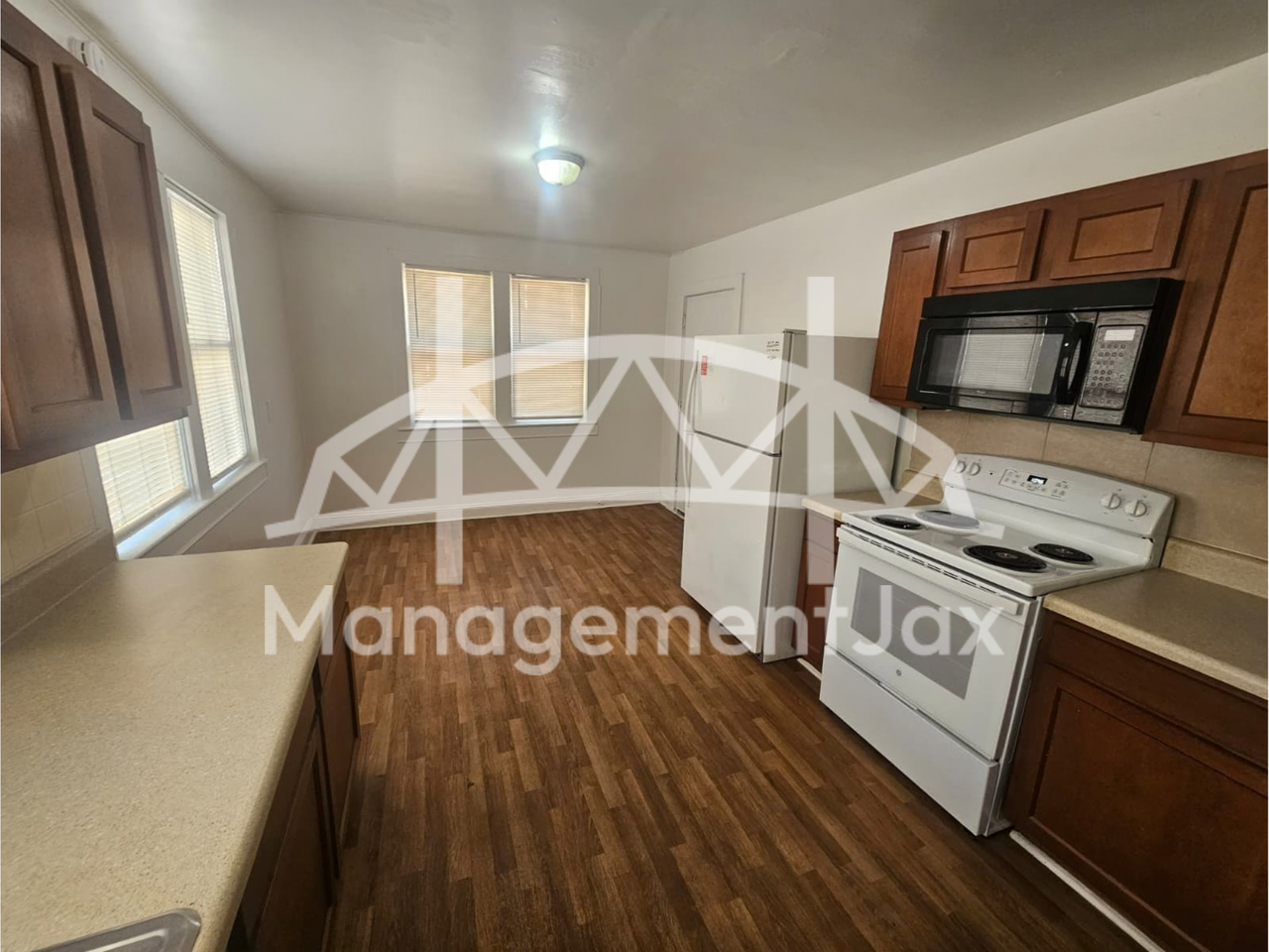 1025 Powhattan St #1 - Photo 2 of 9