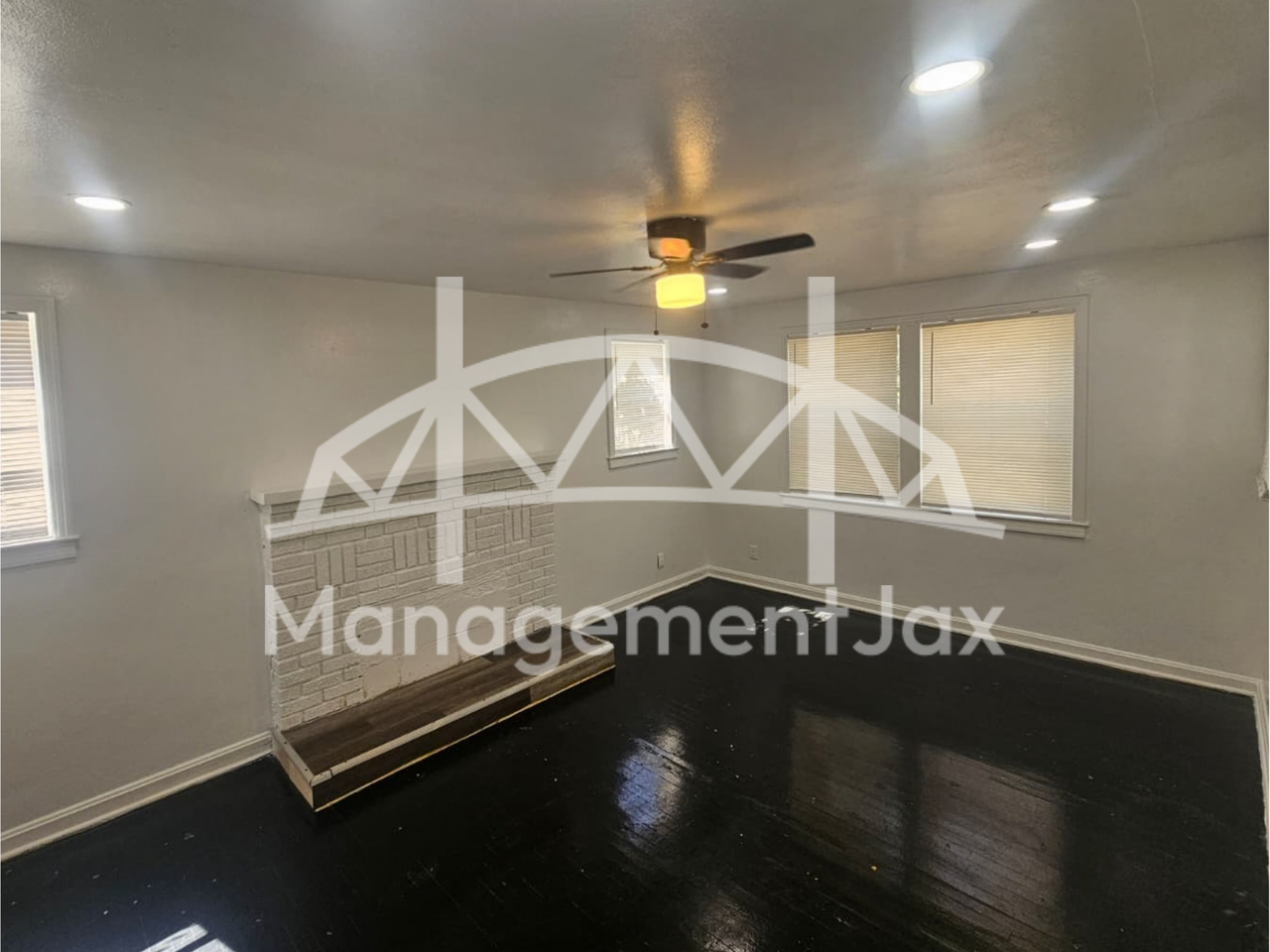 1025 Powhattan St #1 - Photo 3 of 9