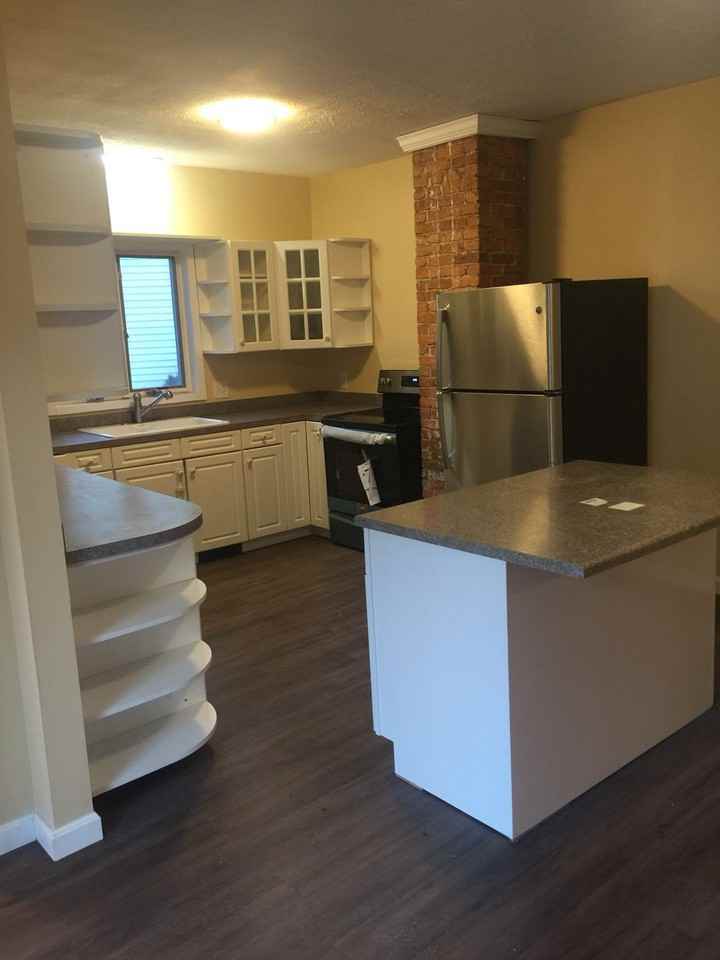 382 Green St #1 - Photo 3 of 9