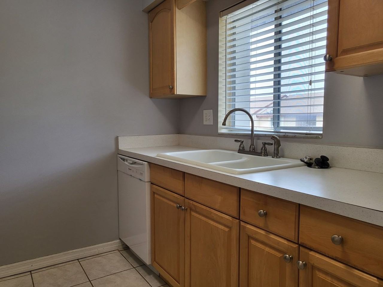 2721 Hidden Lake Blvd - Photo 5 of 26