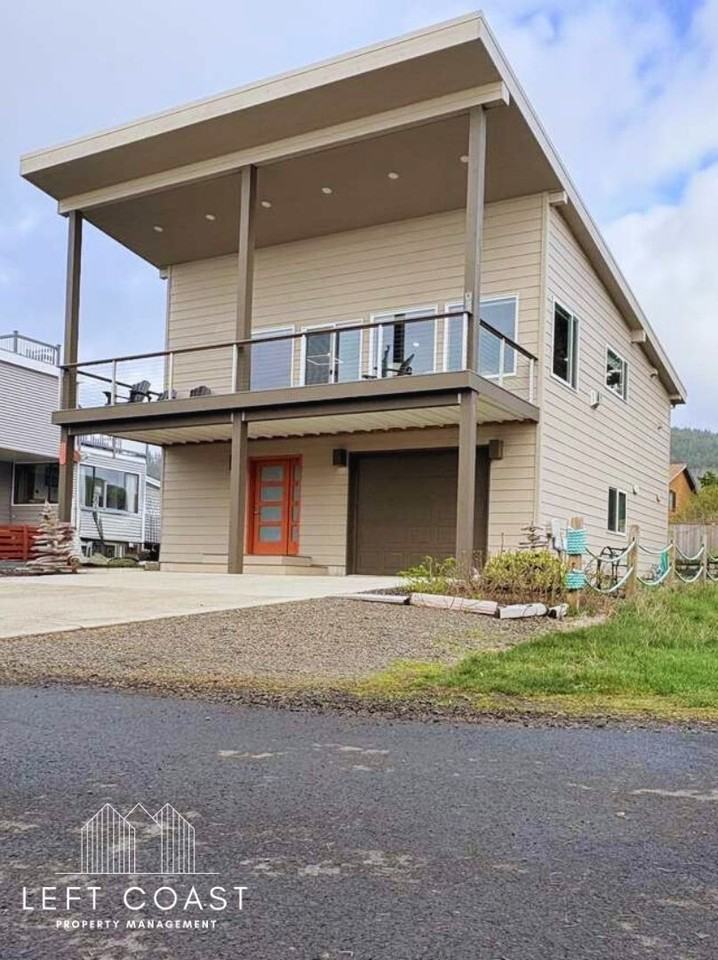 480 Nw Alsea Ave #1 - Photo 2 of 35