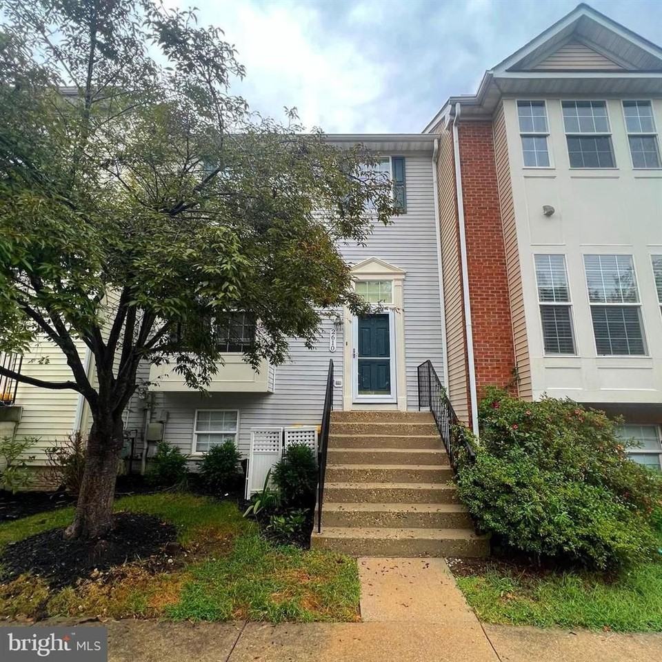 2610 Streamview Dr - Photo 2 of 35