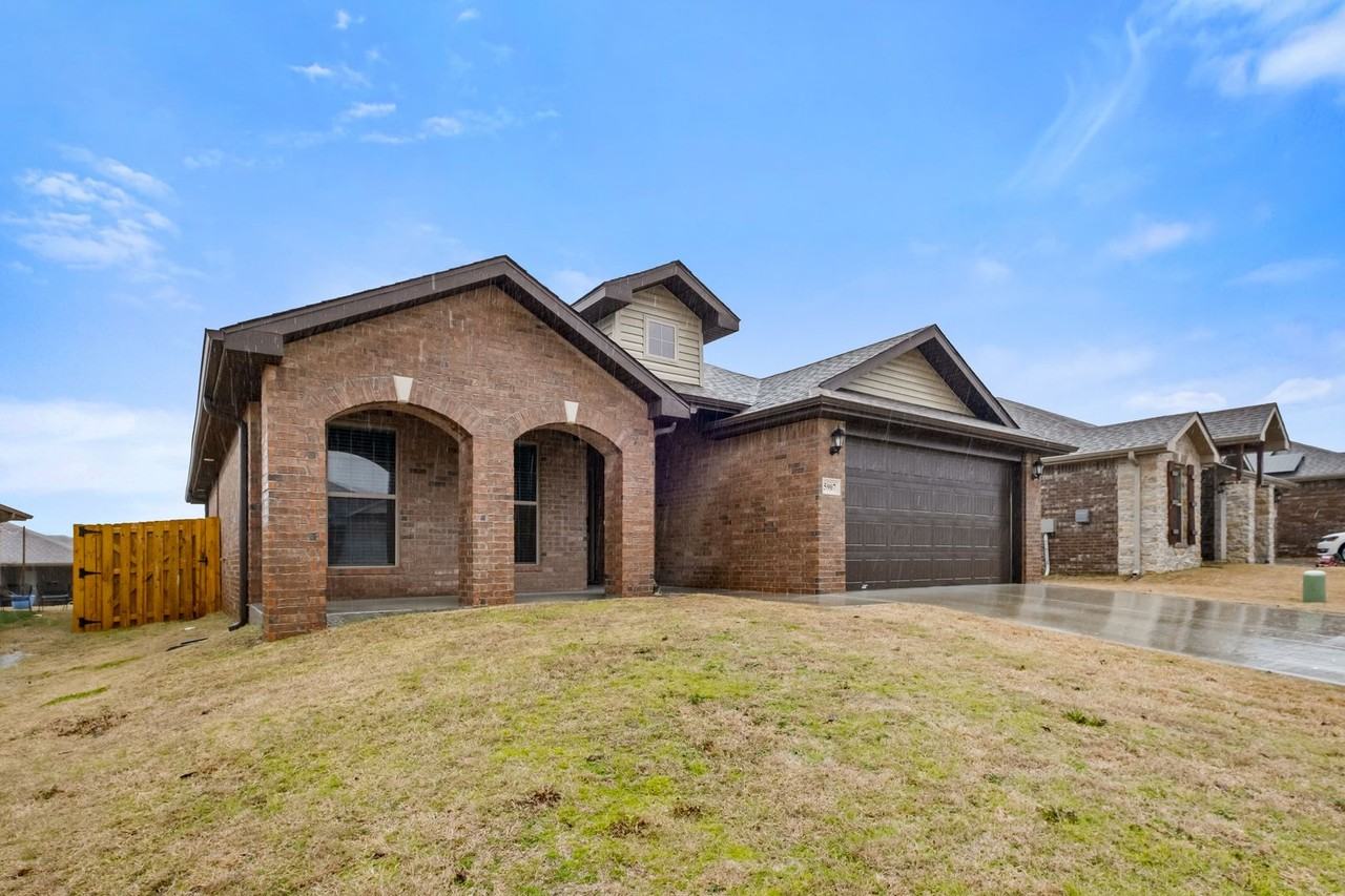 5907 Nw Hancock St - Photo 2 of 27