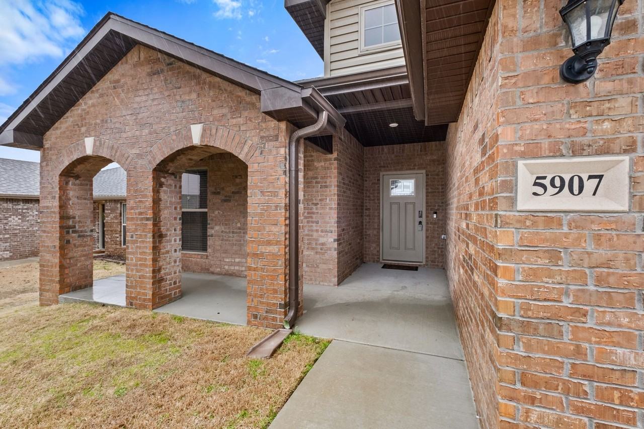 5907 Nw Hancock St - Photo 4 of 27