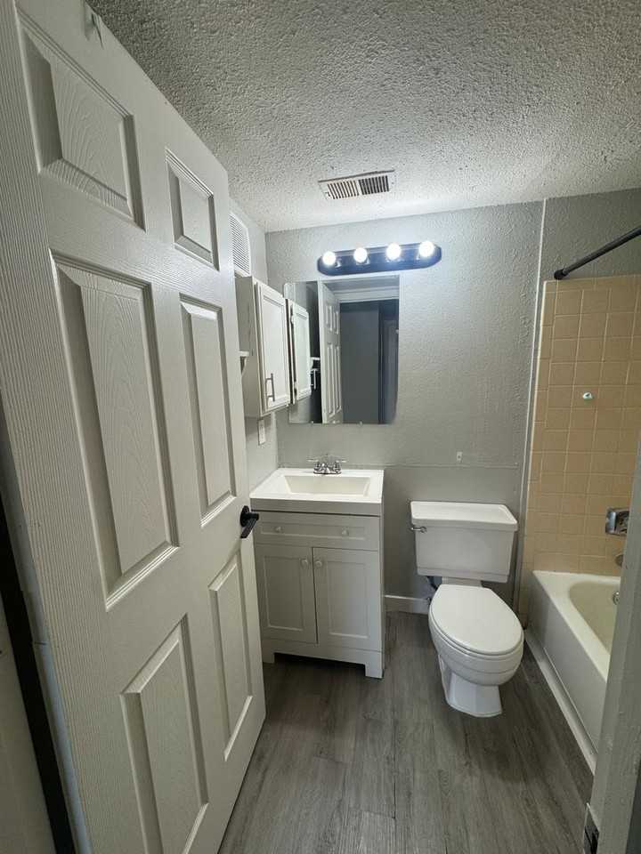 932 S Dearborn Way #18 - Photo 6 of 7