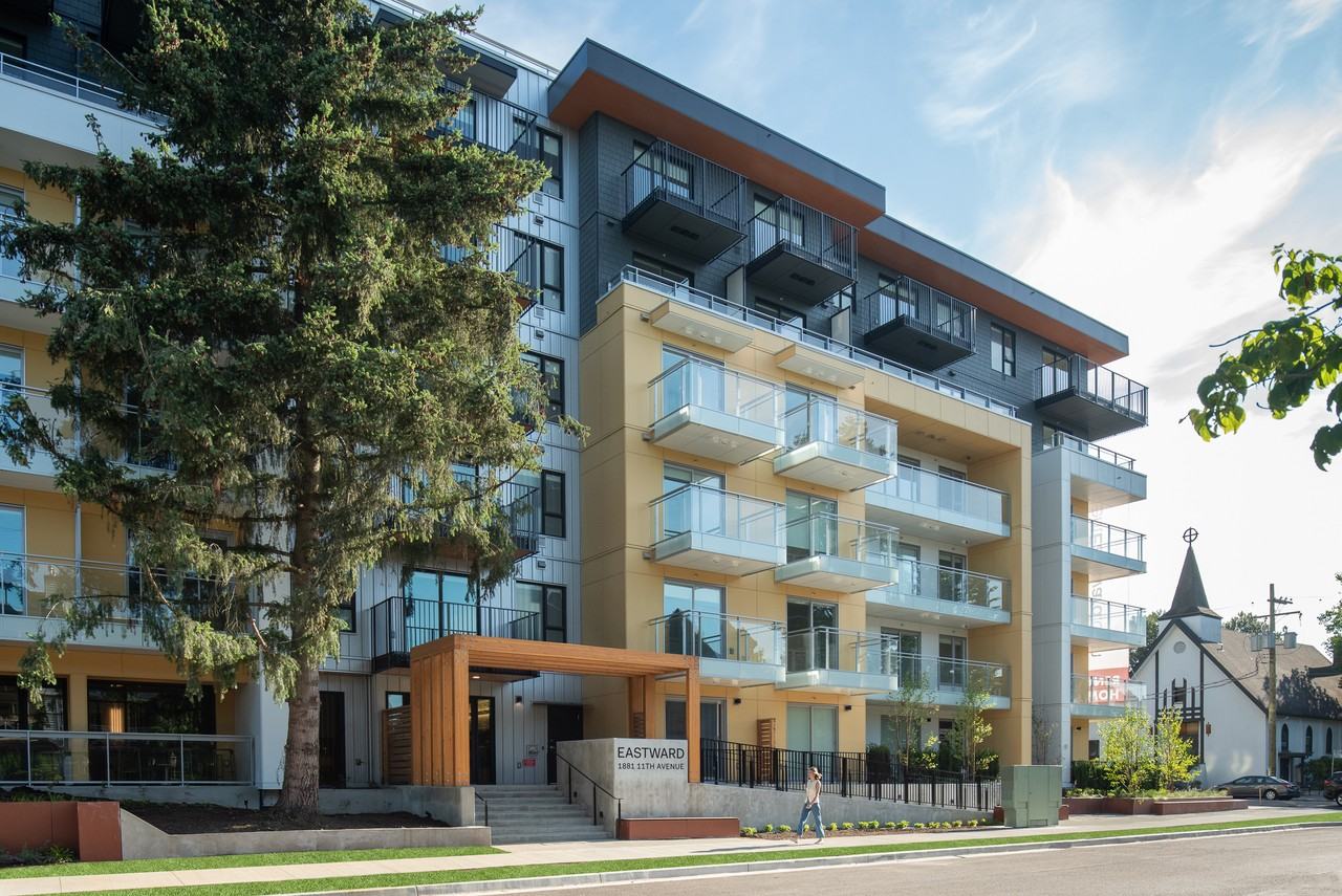 Eastward - Photo 2 of 50