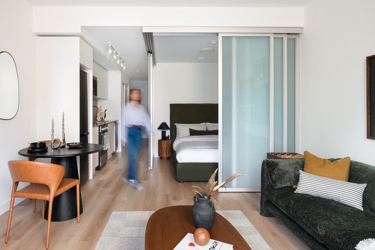 Eastward - Photo 6 of 50