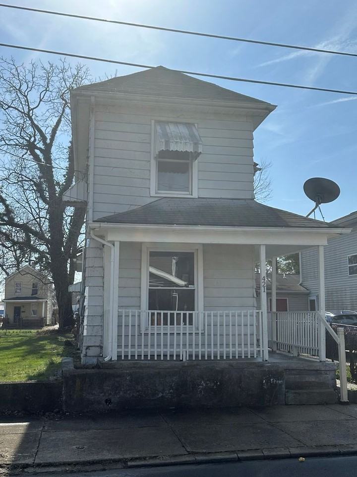 421 Long St - Photo 2 of 17