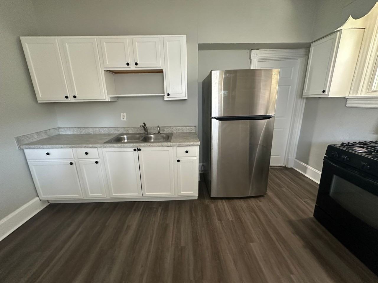 421 Long St - Photo 4 of 17