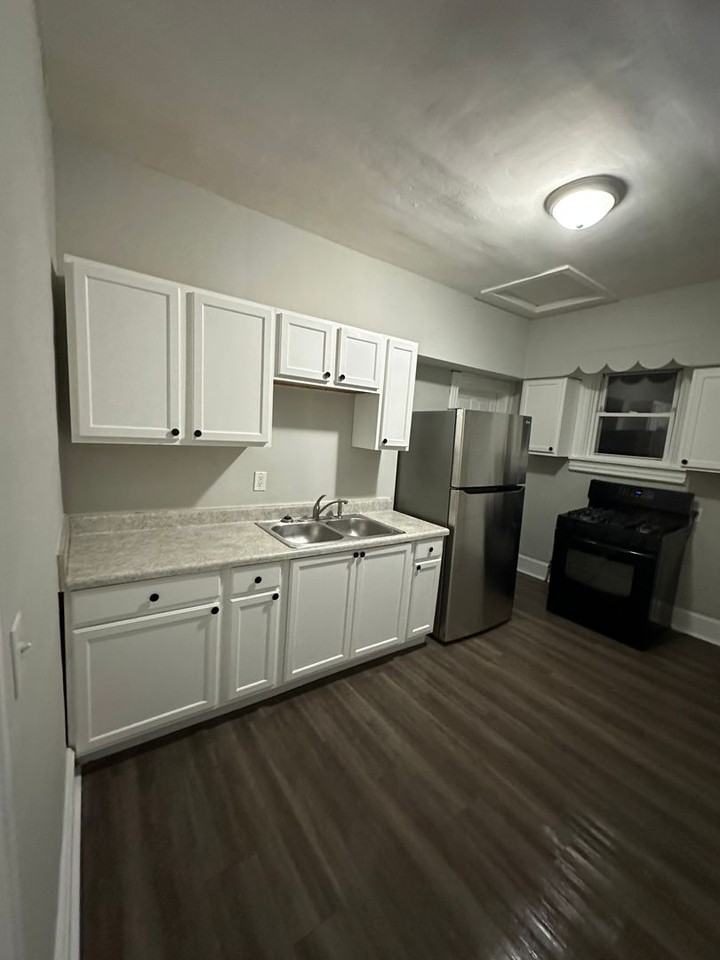 421 Long St - Photo 5 of 17