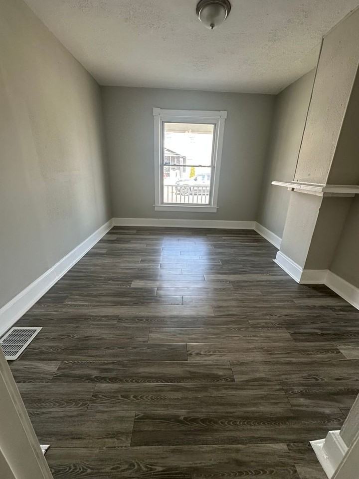 421 Long St - Photo 7 of 17