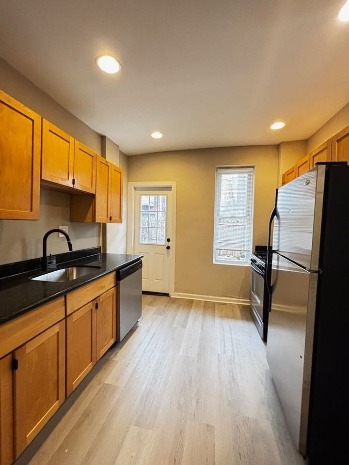 2425 S Darien St - Photo 6 of 15