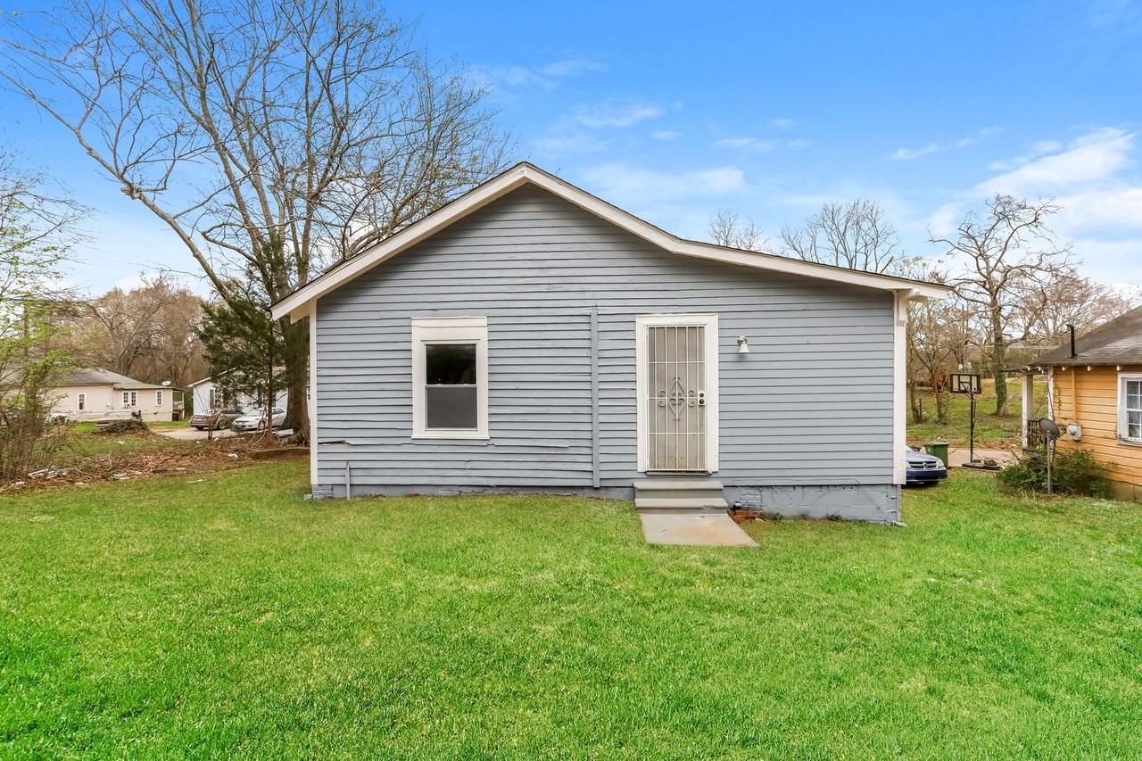 818 Williams St - Photo 2 of 16