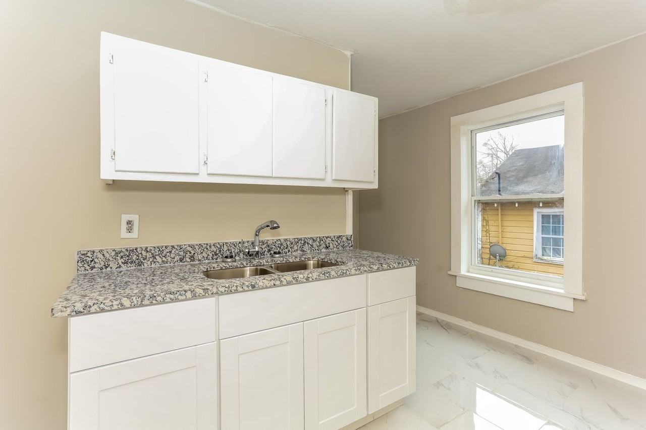 818 Williams St - Photo 7 of 16