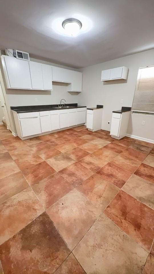 2147 Turner Ave - Photo 2 of 11