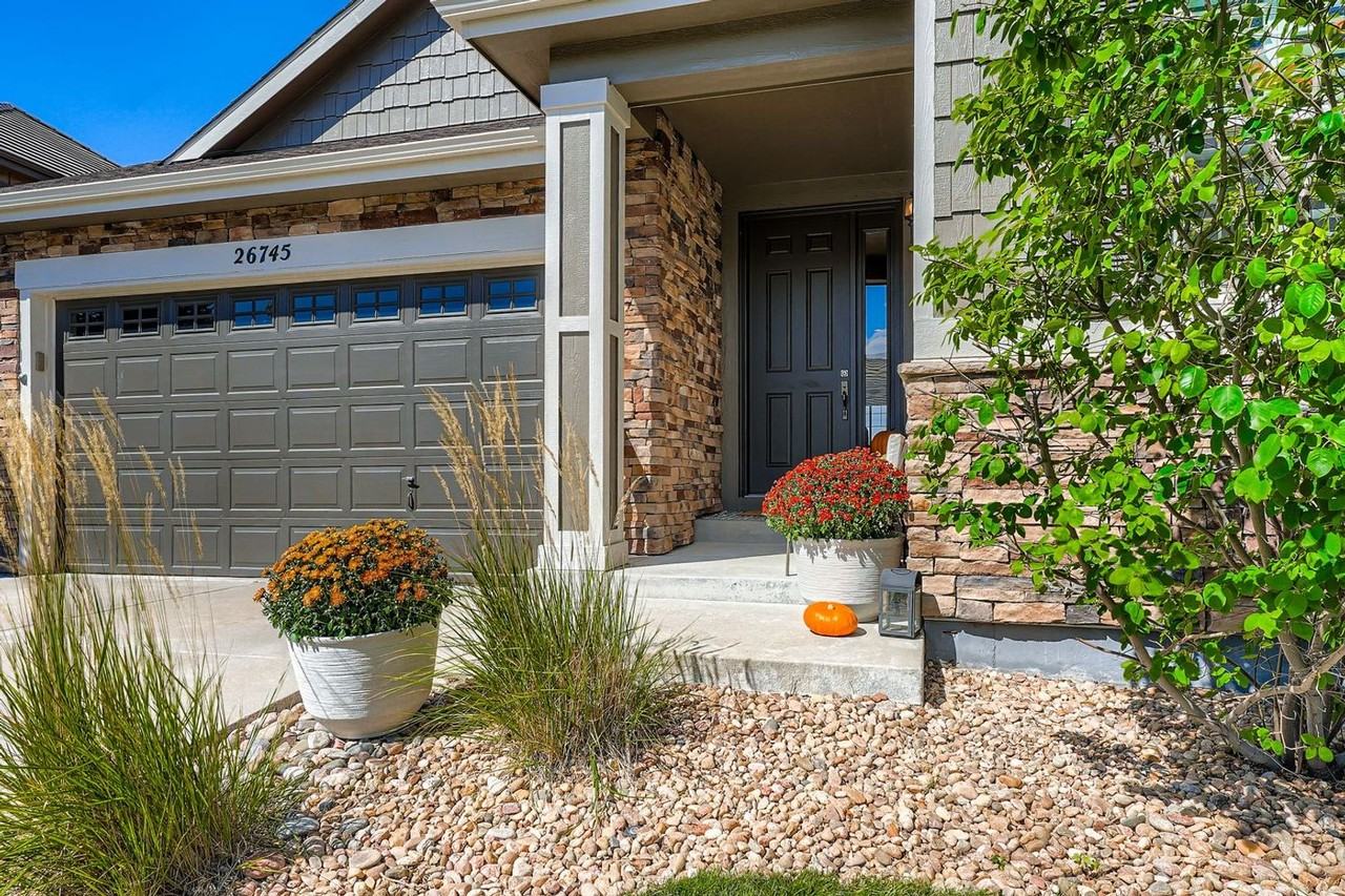 26745 E Canyon Ave - Photo 3 of 38