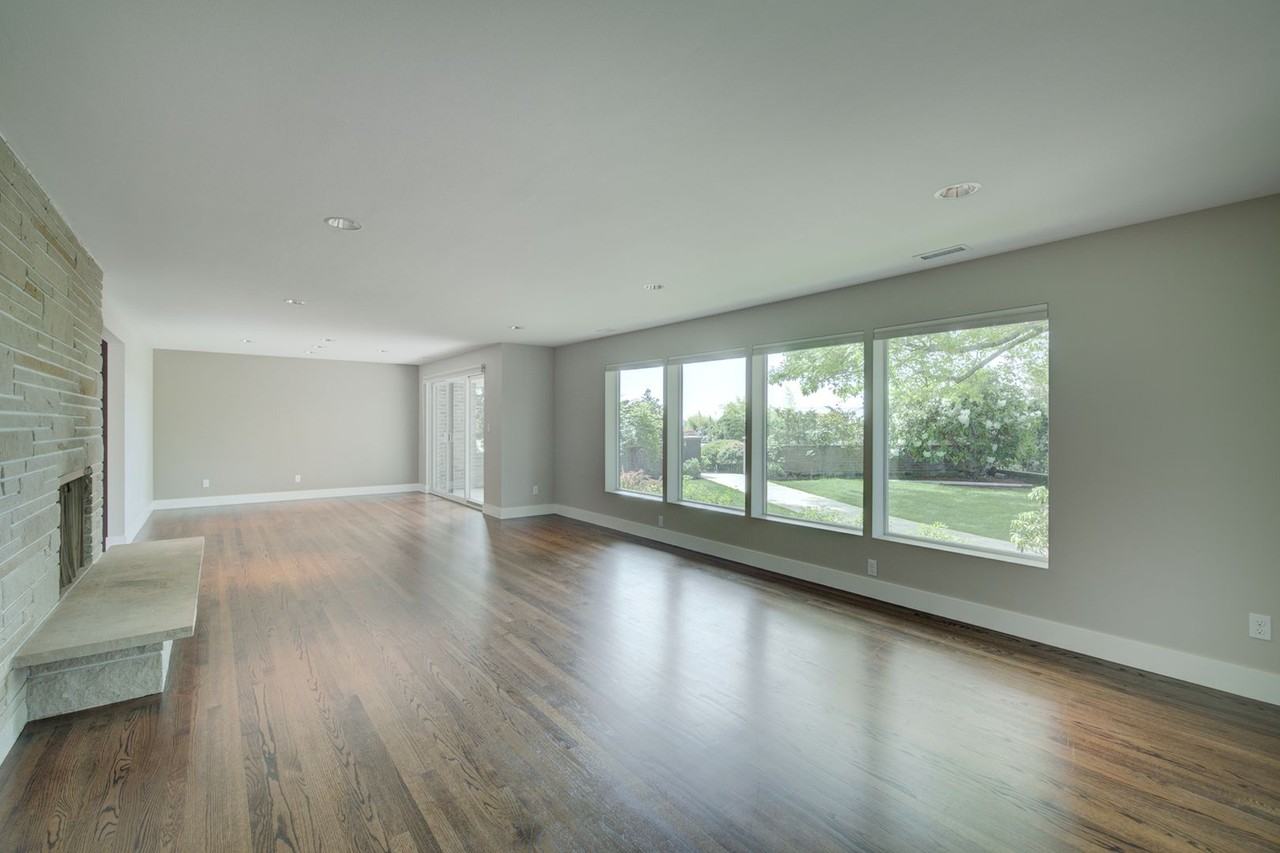 9160 Ne 19th St - Photo 3 of 25