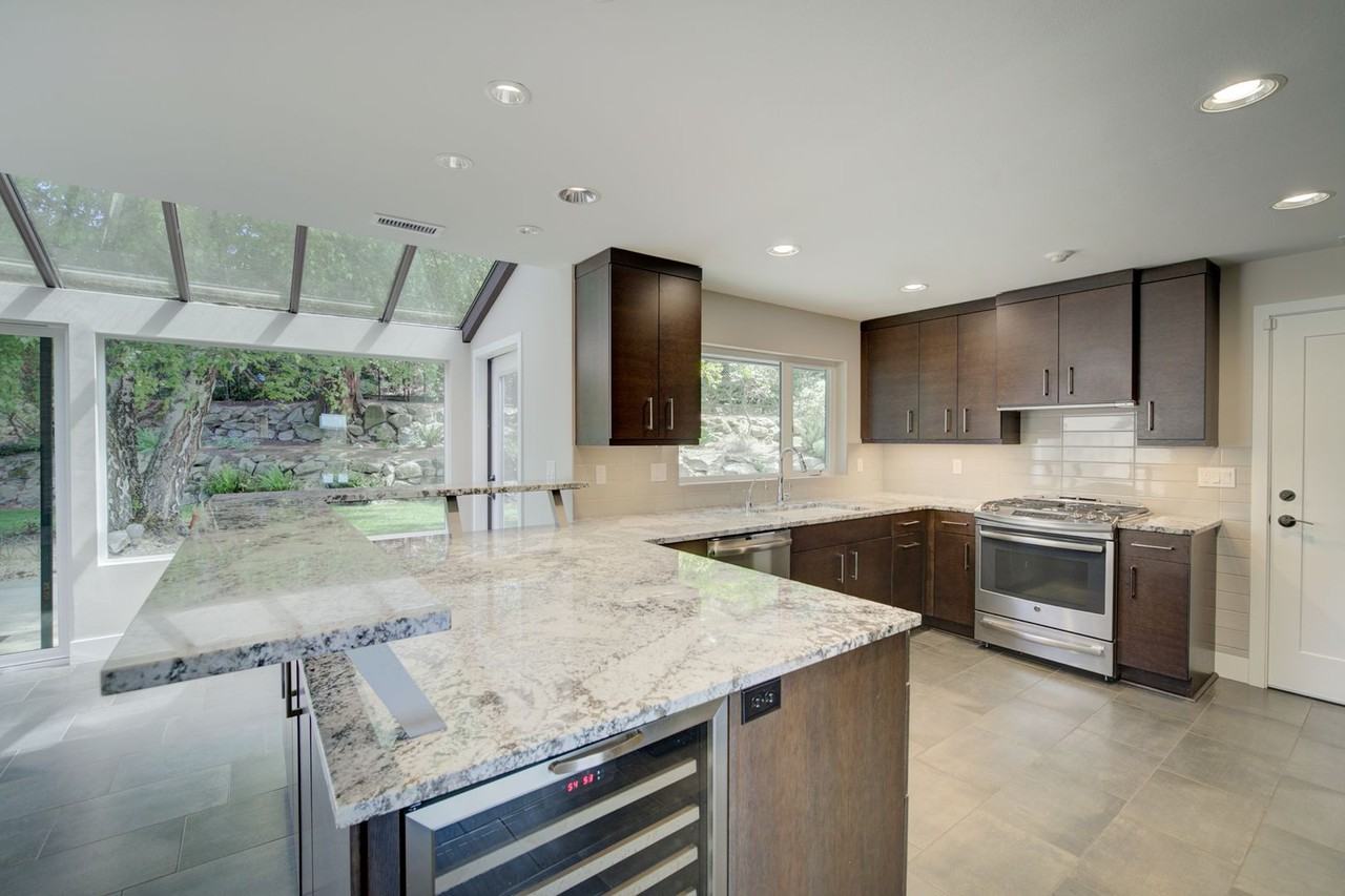 9160 Ne 19th St - Photo 5 of 25