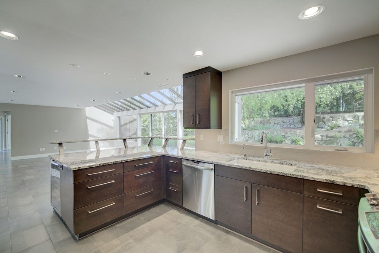 9160 Ne 19th St - Photo 6 of 25