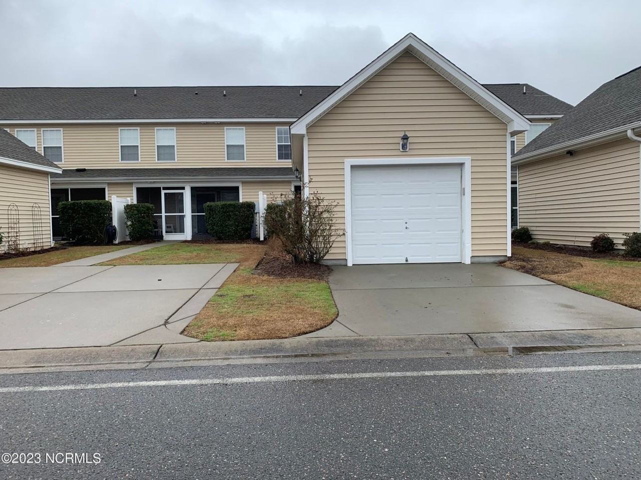 127 Cobblers Cir - Photo 2 of 24