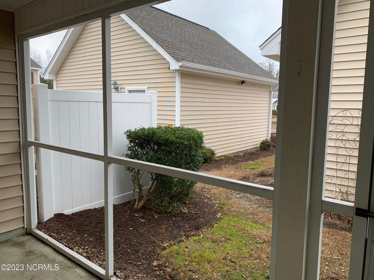 127 Cobblers Cir - Photo 4 of 24