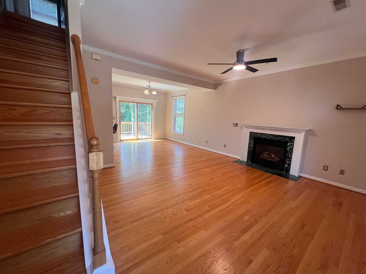 1093 Wintergreen Ln - Photo 5 of 50