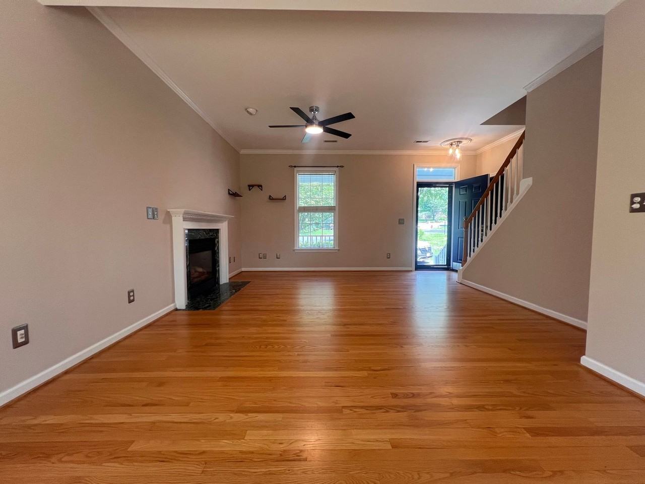 1093 Wintergreen Ln - Photo 7 of 50