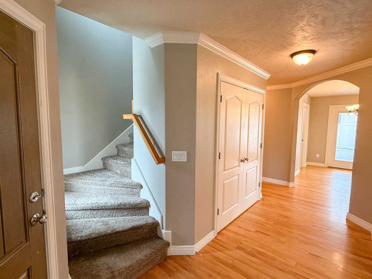 811 W Mountain Ash Loop - Photo 6 of 20