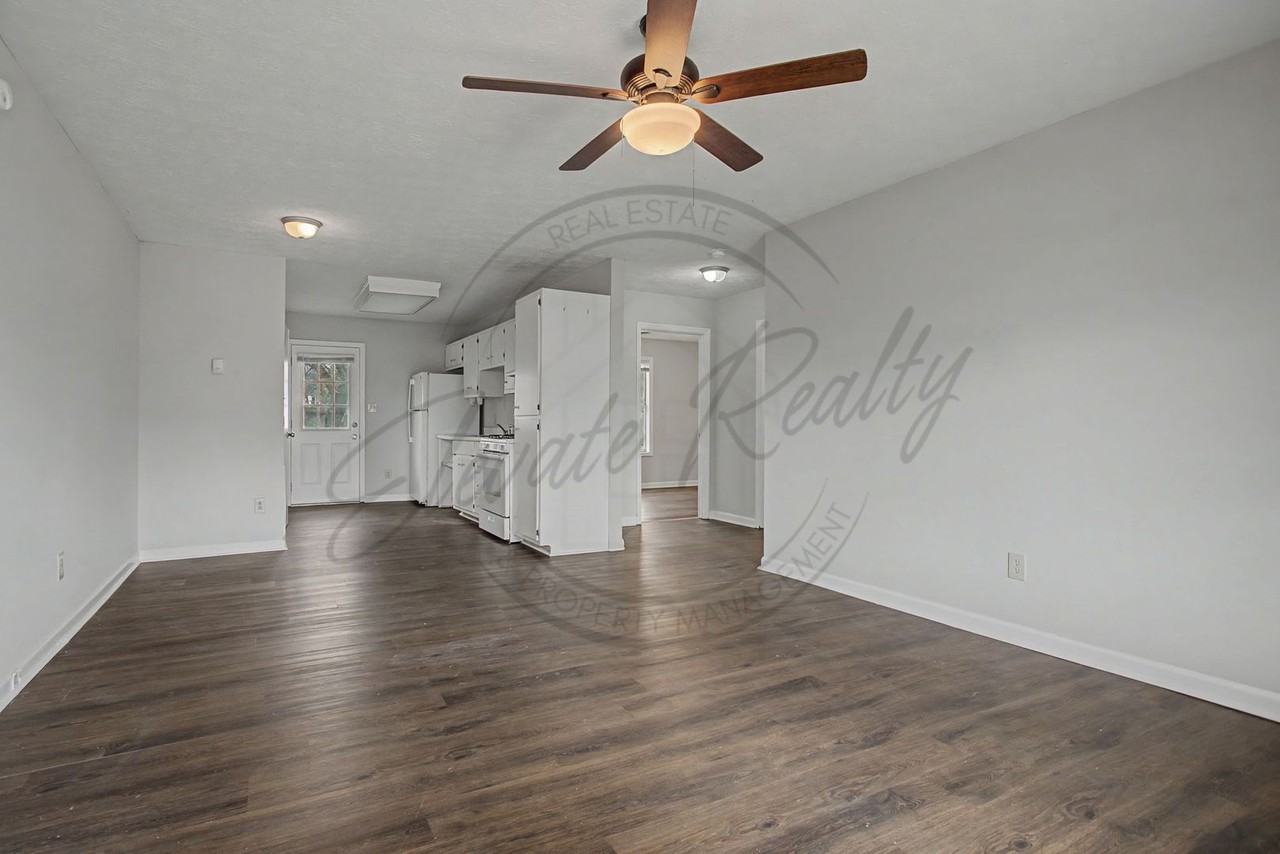 105 Cloverdale Dr #B - Photo 5 of 22