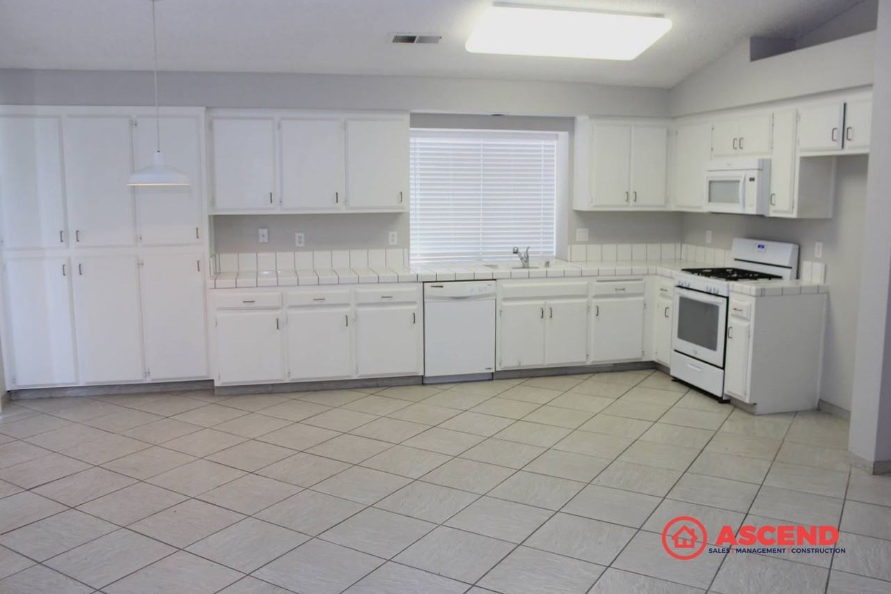 6212 Quaking Aspen St - Photo 4 of 8