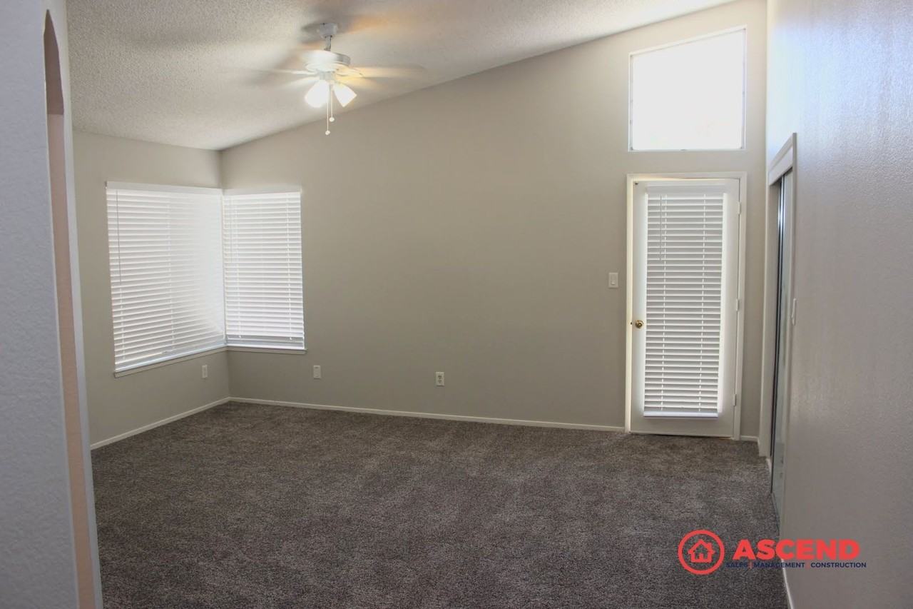 6212 Quaking Aspen St - Photo 6 of 8