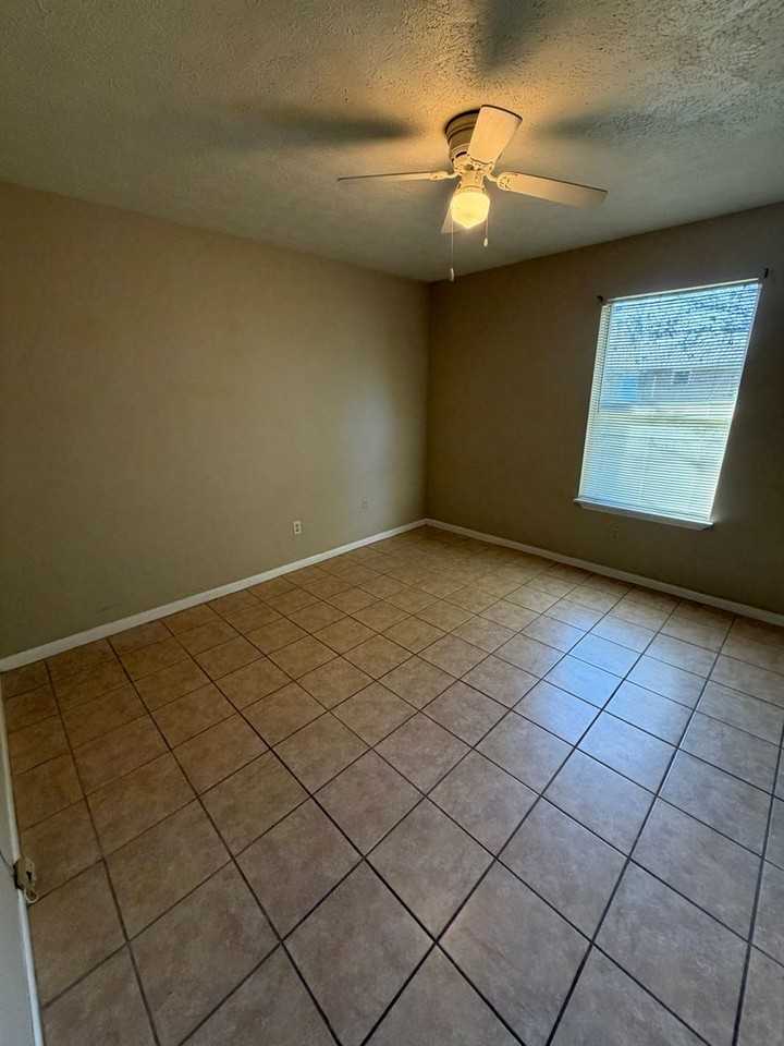 600 Bob Little Rd #15 - Photo 4 of 9