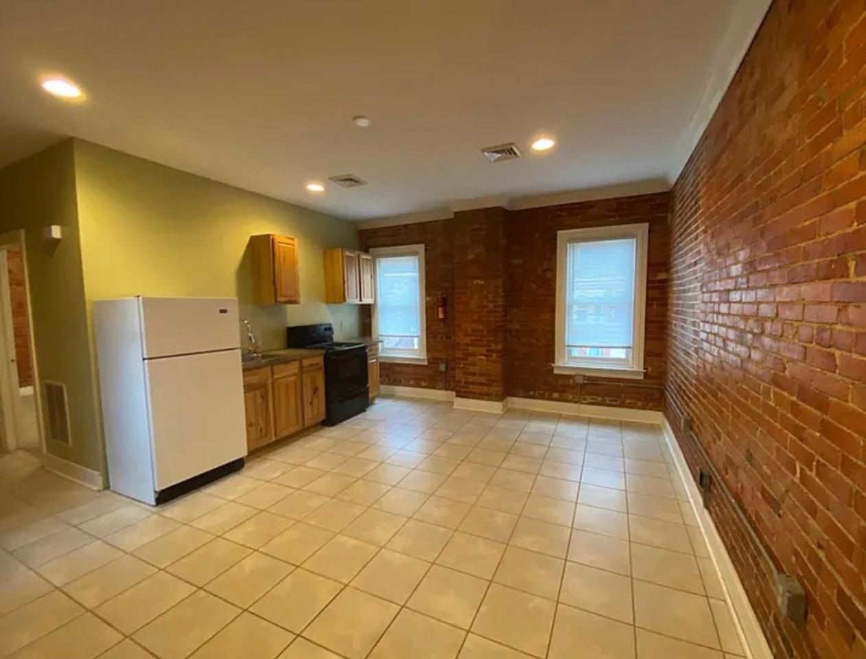 175 E Louther St - Photo 2 of 9