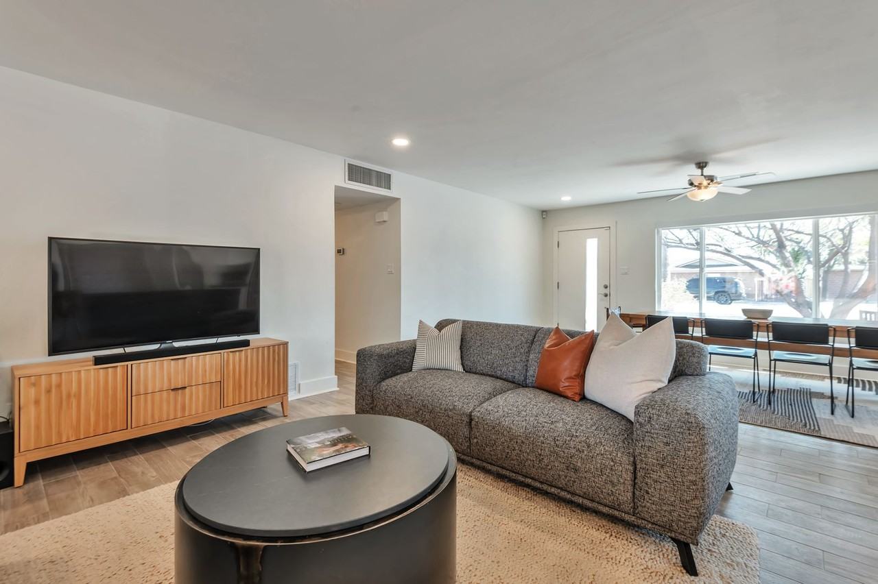 8720 E Jackrabbit Rd - Photo 5 of 24