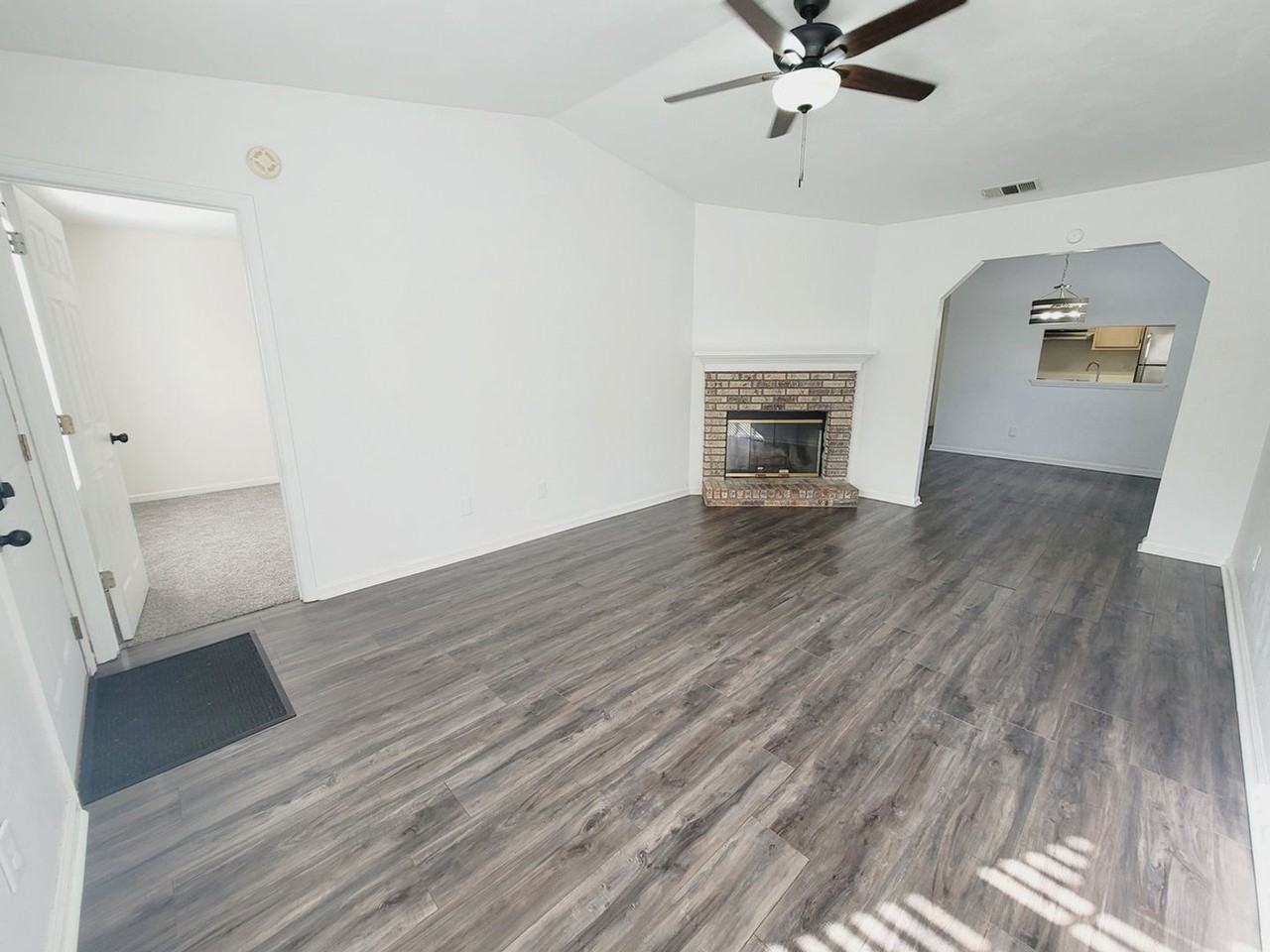 1158 Copper Creek Dr - Photo 3 of 33