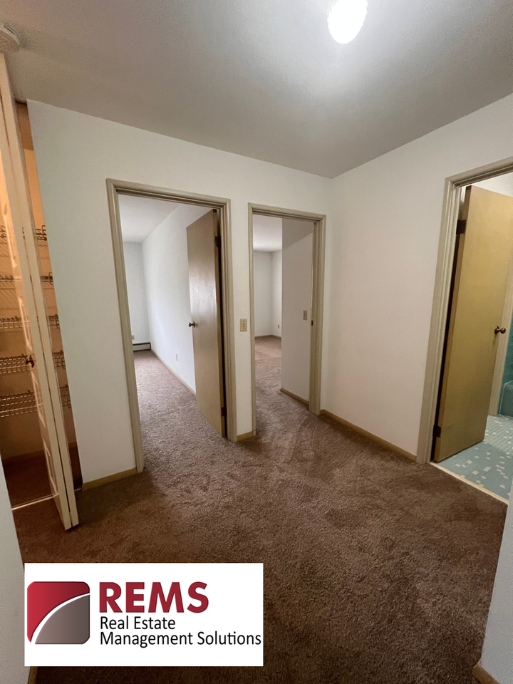 517 E Cook St - Photo 2 of 13