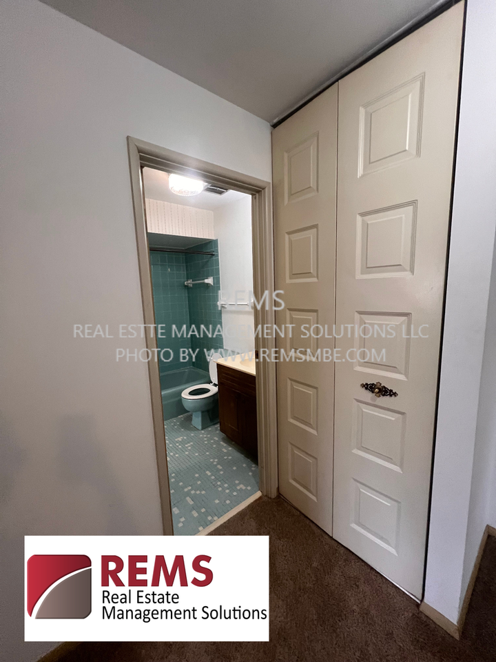 517 E Cook St - Photo 3 of 13