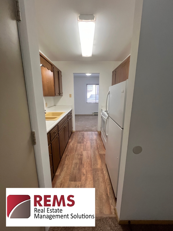 517 E Cook St - Photo 7 of 13